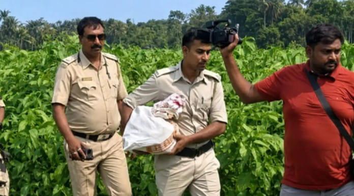rs-224-crore-recovered-from-cash-filled-bags-buried-in-trinamool-leaders-farmland