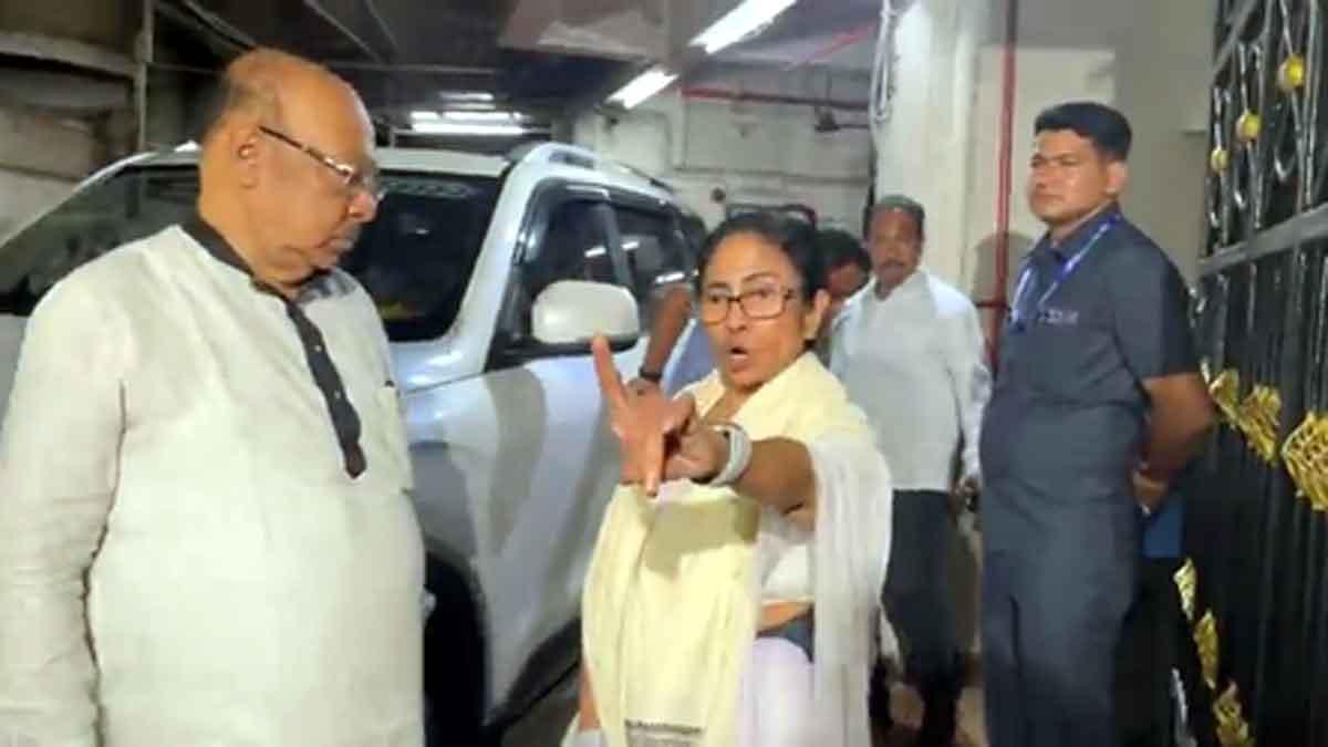 bjp-leader-shares-video-of-mamata-banerjee-threatening-private-hospital-ceo-to-get-her-nephew-admitted