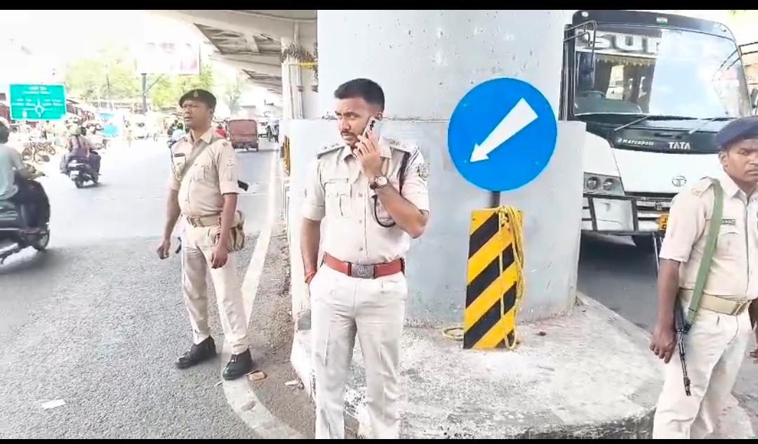 traffic-sp-hits-the-road-amid-heatwave-10-unauthorized-autos-seized