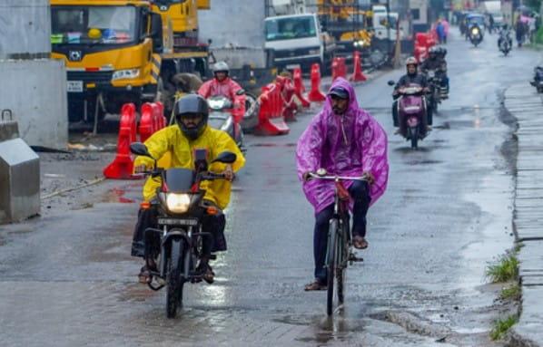 kerala-braces-for-heavy-downpour-as-monsoon-strengthens-five-districts-under-red-alert