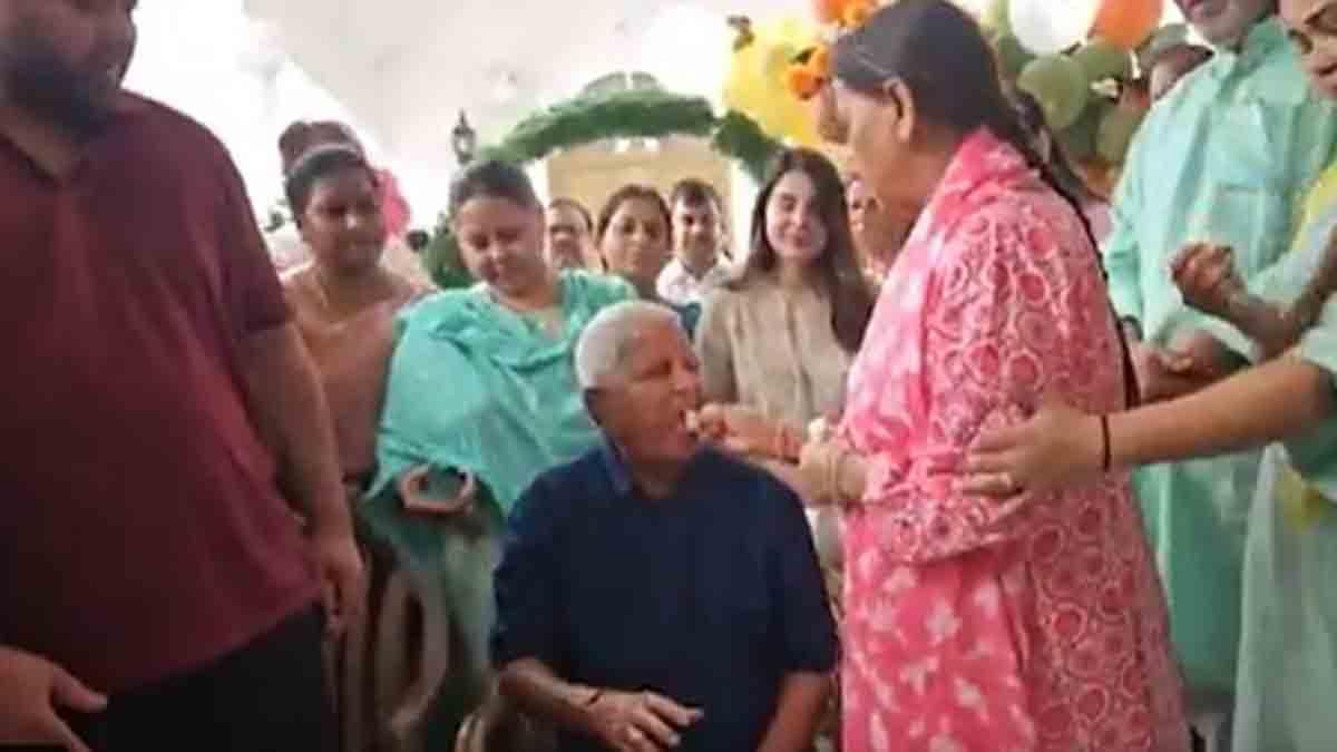 rjd-leaders-workers-gather-to-wish-lalu-prasad-yadav-at-79th-birthday-celebrations-at-patna-residence