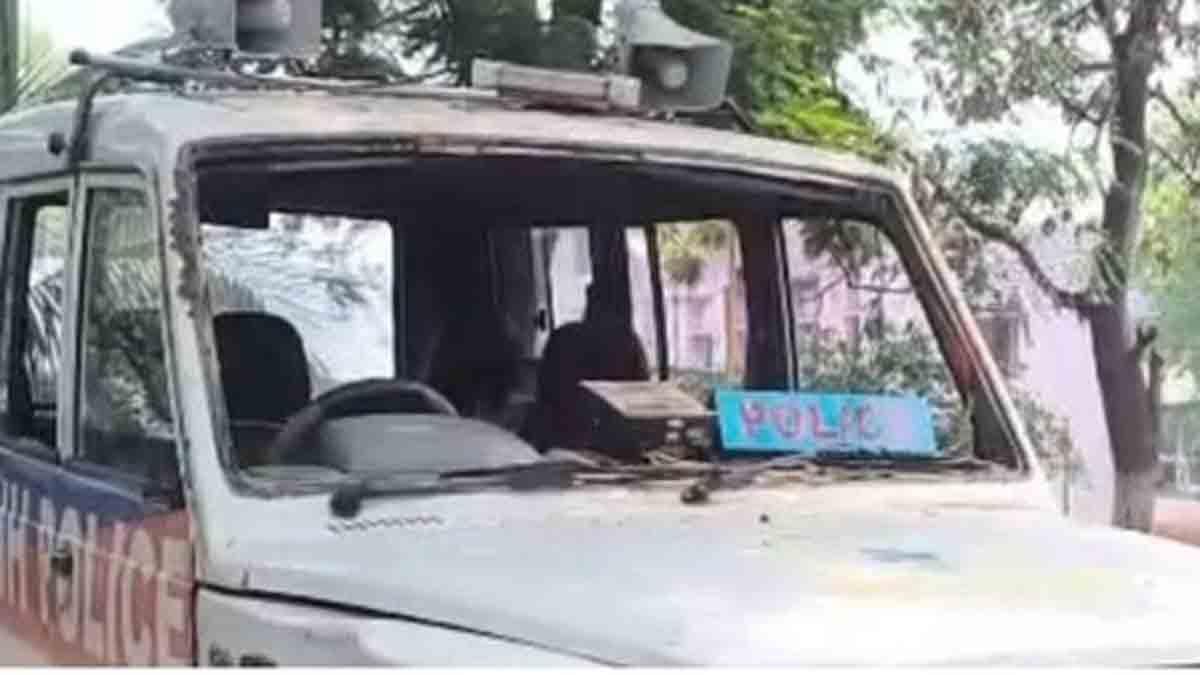 several-policemen-injured-as-mob-frees-arrested-cybercriminal-in-jharkhands-giridih