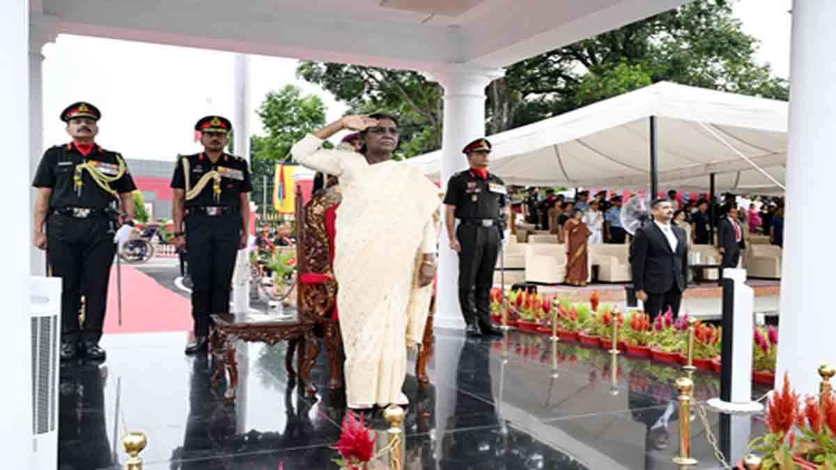 watershed-moment-in-history-of-ima-president-murmu-after-reviewing-passing-out-parade-with-first-batch-of-female-nda-cadets-lead