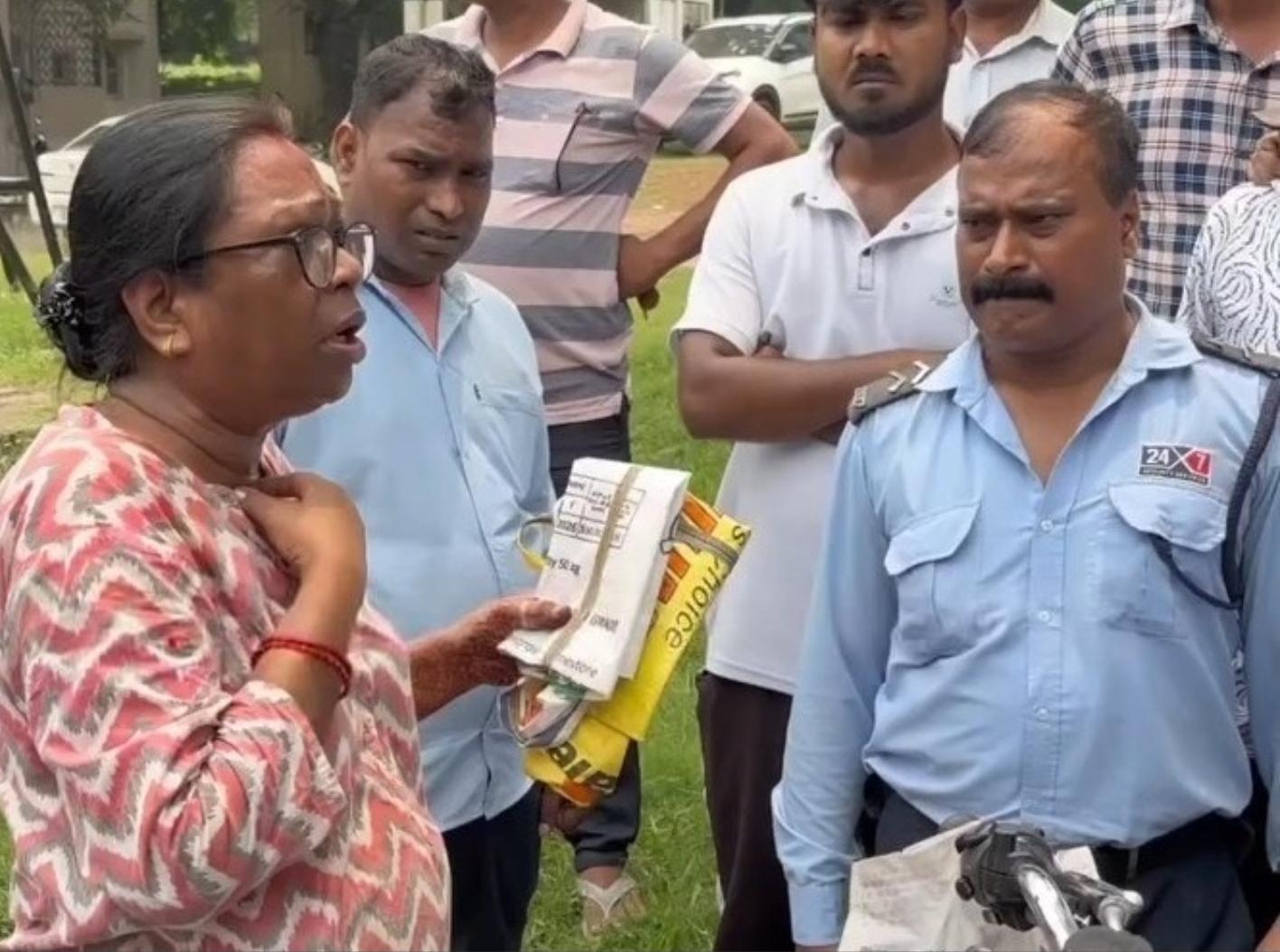 jamshedpur-conmen-use-fear-tactic-flee-with-gold-worth-rs-7-lakh