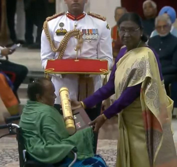 president-confers-padma-bhushan-on-shibu-soren-posthumously-wife-rupi-soren-accepts-honour-at-rashtrapati-bhavan