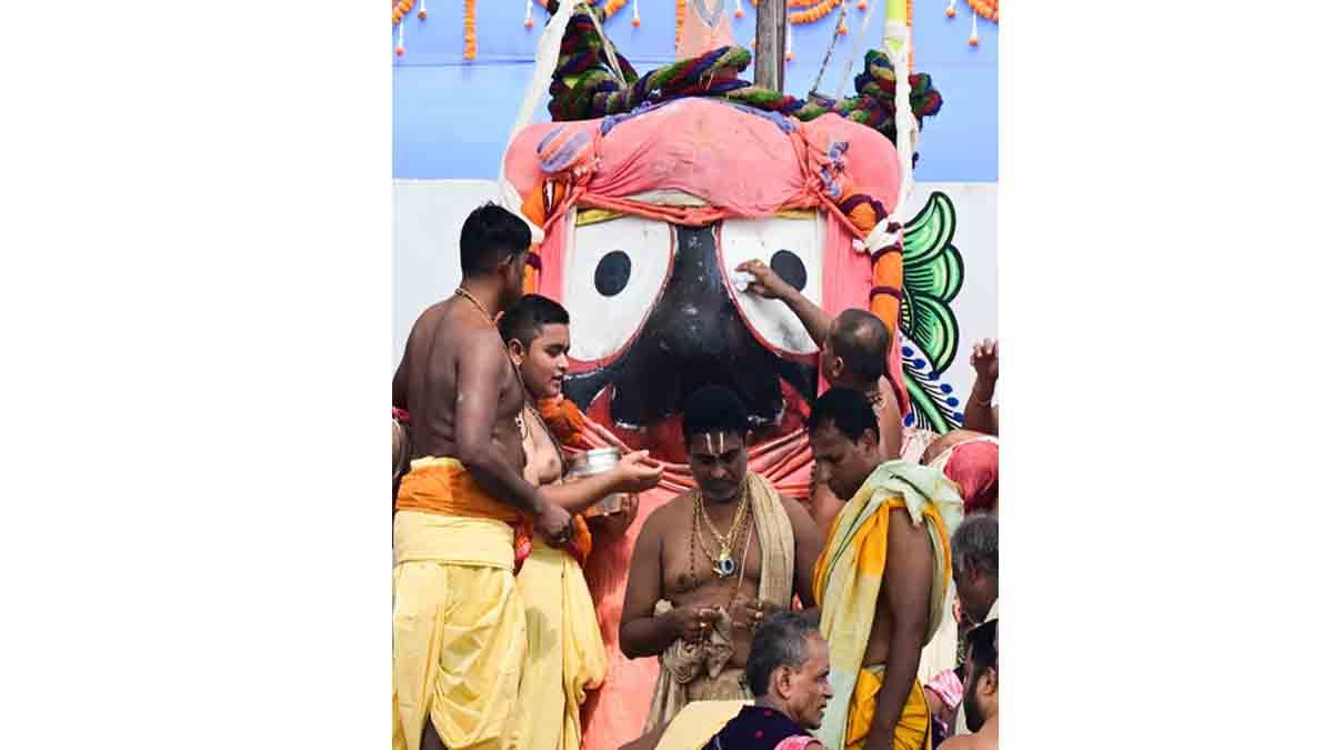 lakhs-of-devotees-throng-puri-to-witness-sacred-snana-yatra-ritual
