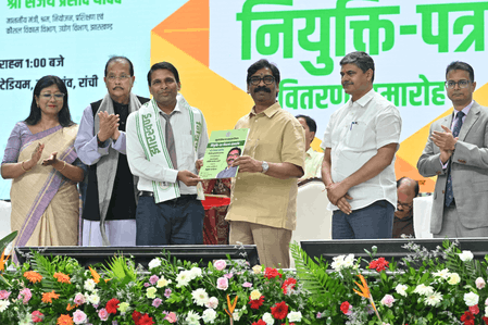 cm-hemant-soren-hands-over-appointment-letters-to-1042-teachers-stresses-quality-education-in-jharkhand