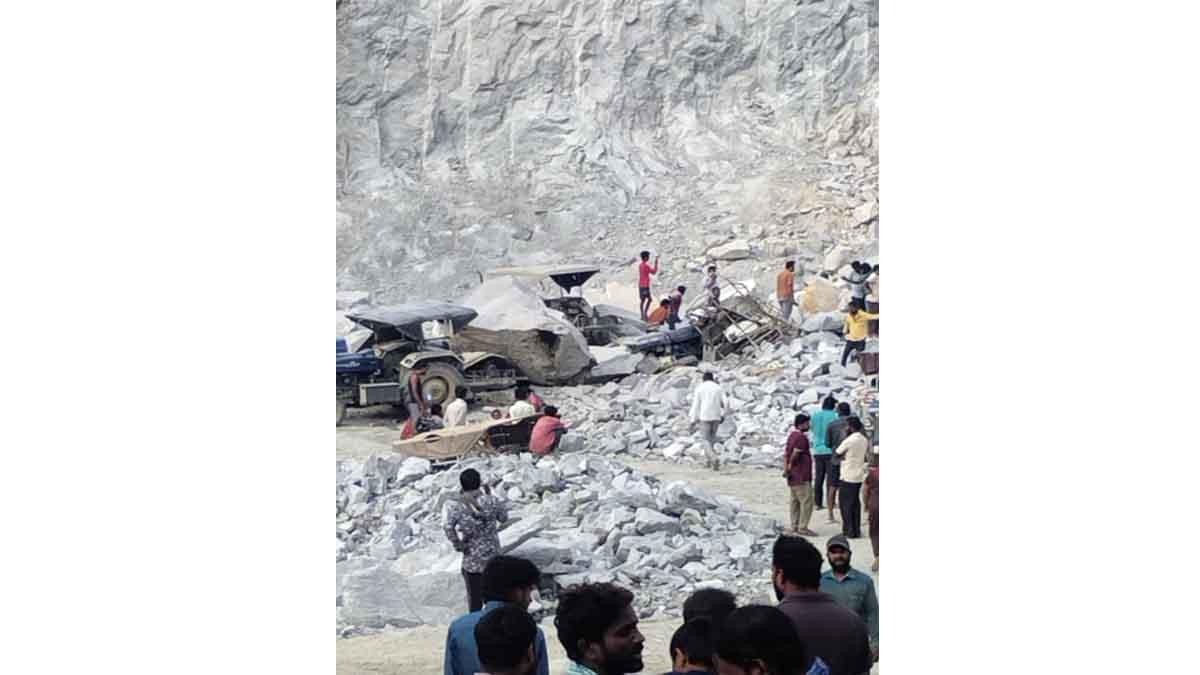 seven-bihar-workers-feared-dead-as-massive-boulder-collapses-at-bengaluru-quarry-several-trapped