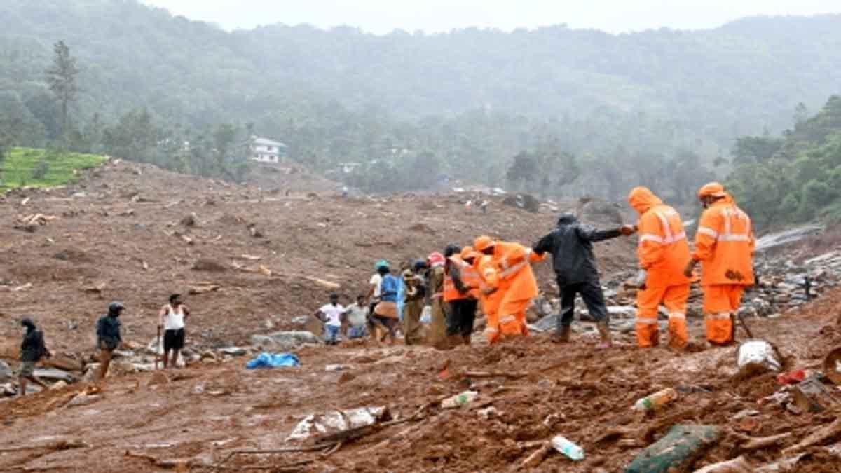 death-toll-in-wayanad-mudslide-rises-to-four-priyanka-gandhi-urges-people-to-back-rescue-efforts-second-lead