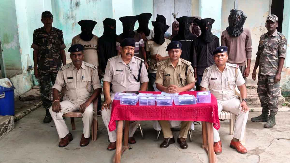 11-cyber-fraudsters-arrested-for-posing-as-customer-care-executives-one-juvenile-detained