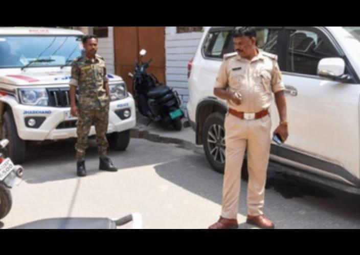 police-team-attacked-with-stones-and-crude-bombs-during-drunk-driving-crackdown-in-dhanbad