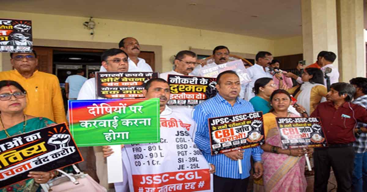 jkhand-students-protest-bjp-mlas-protest-outside-assembly-demand-cbi-probe