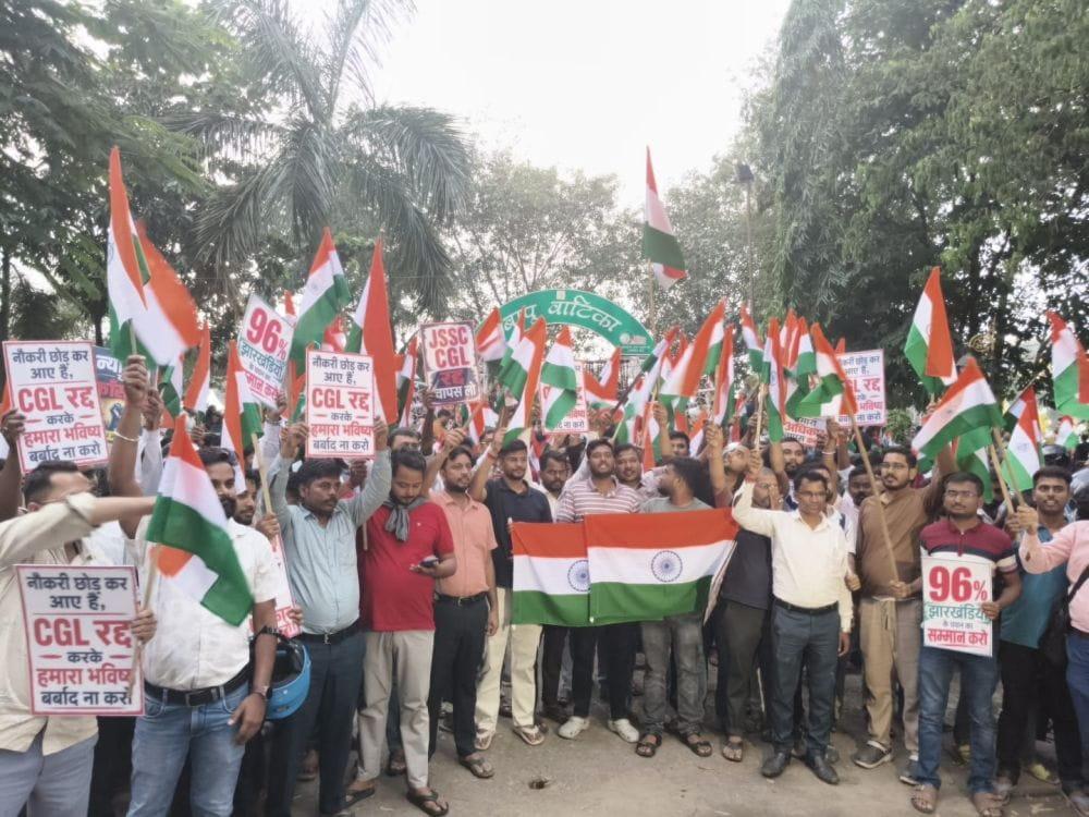 jssc-cgl-successful-candidates-take-out-tiranga-yatra-against-exam-cancellation