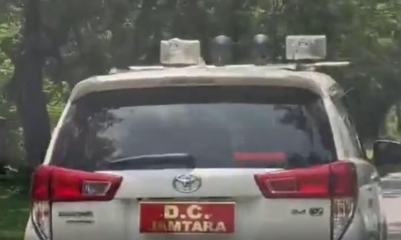 dc-jamtara-instead-of-registration-number-on-official-car-sparks-rule-compliance-questions