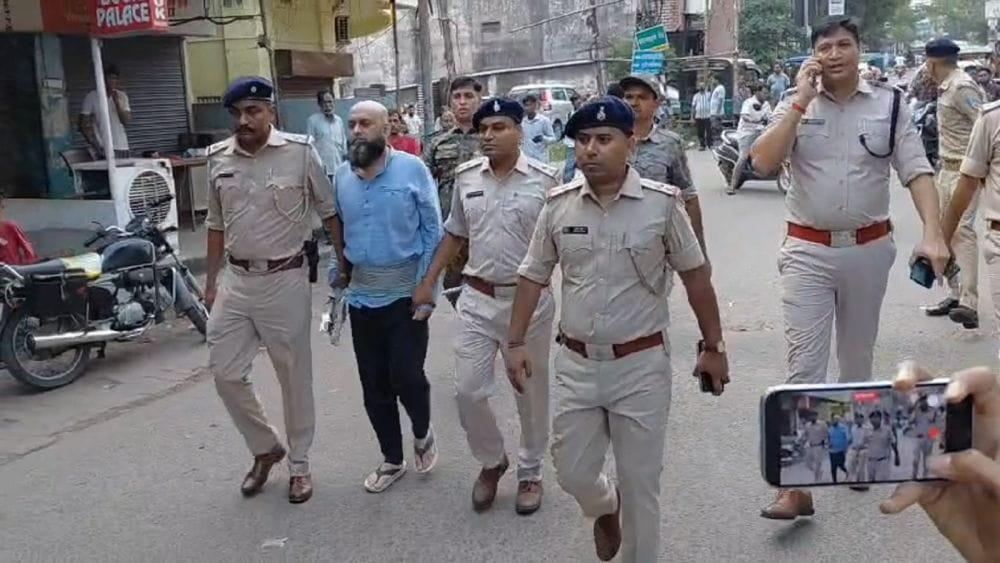 dhanbad-police-parades-banti-khan-family-members-of-fahim-khan-assault-him-during-spot-identification