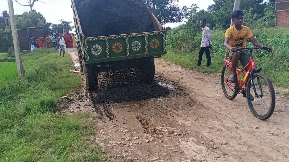 heavy-rain-damages-soso-patratu-road-mla-mamta-devi-arranges-immediate-repairs