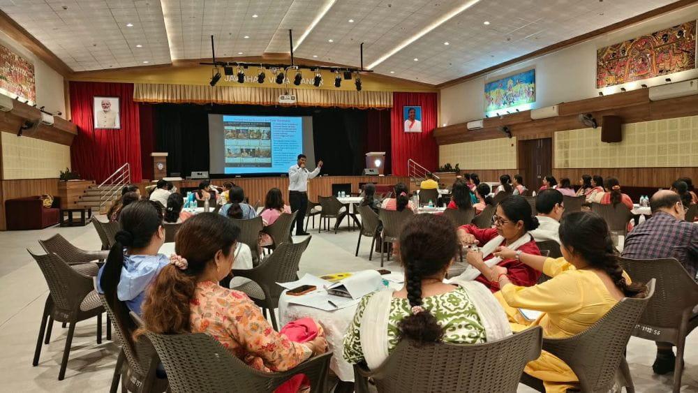 jvm-shyamali-trains-70-teachers-in-scientific-thinking-and-critical-reasoning