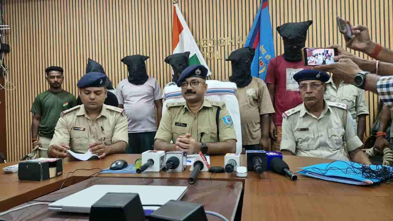 deoghar-police-arrest-five-in-brown-sugar-crackdown-seize-21-grams-of-suspected-drugs