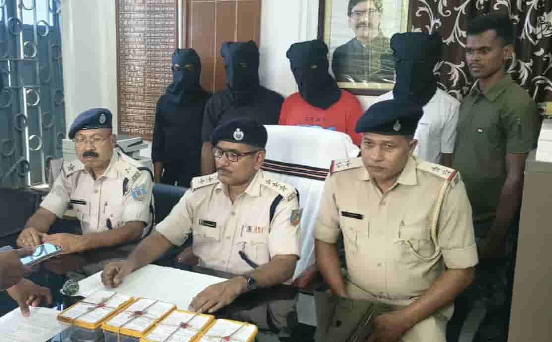 four-held-in-deoghar-robbery-police-seize-two-bikes-three-phones-and-cash
