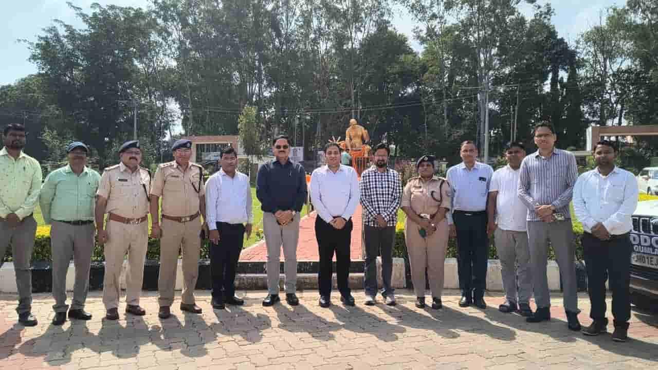 gandhi-jayanti-2026-gumla-dc-leads-tribute-officials-pledge-transparent-public-service