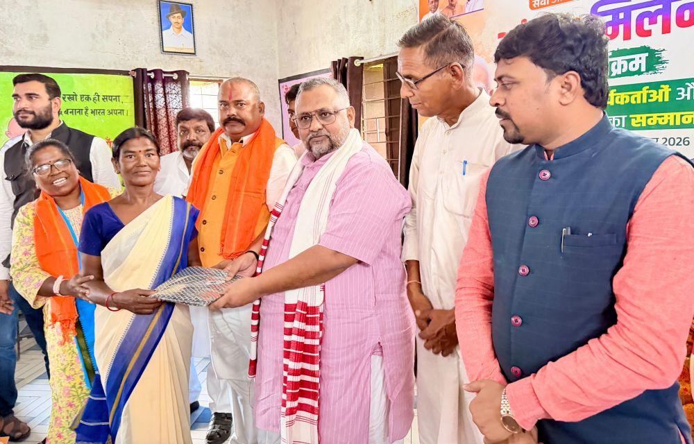 ranchi-anganwadi-sahiya-workers-honoured-at-bjps-aangan-milan-seva-event