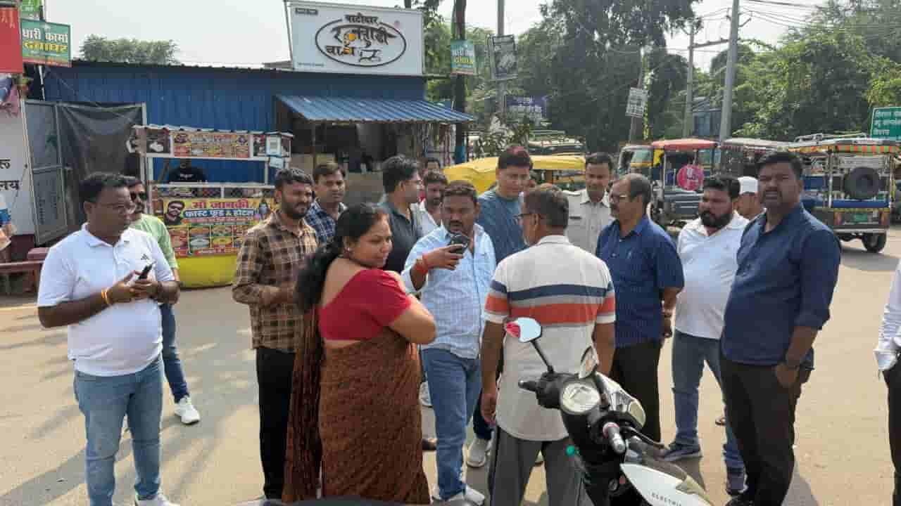 festive-season-ahead-deoghar-mayor-inspects-key-roads-orders-stricter-sanitation