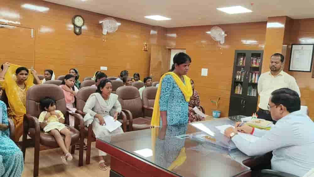 gumla-dc-hears-public-grievances-directs-officials-to-take-action