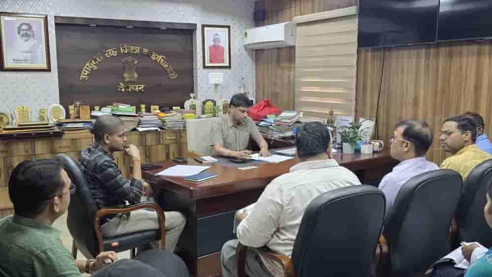 deoghar-dc-directs-faster-rollout-of-welfare-schemes-669-crore-scholarships-for-5723-students