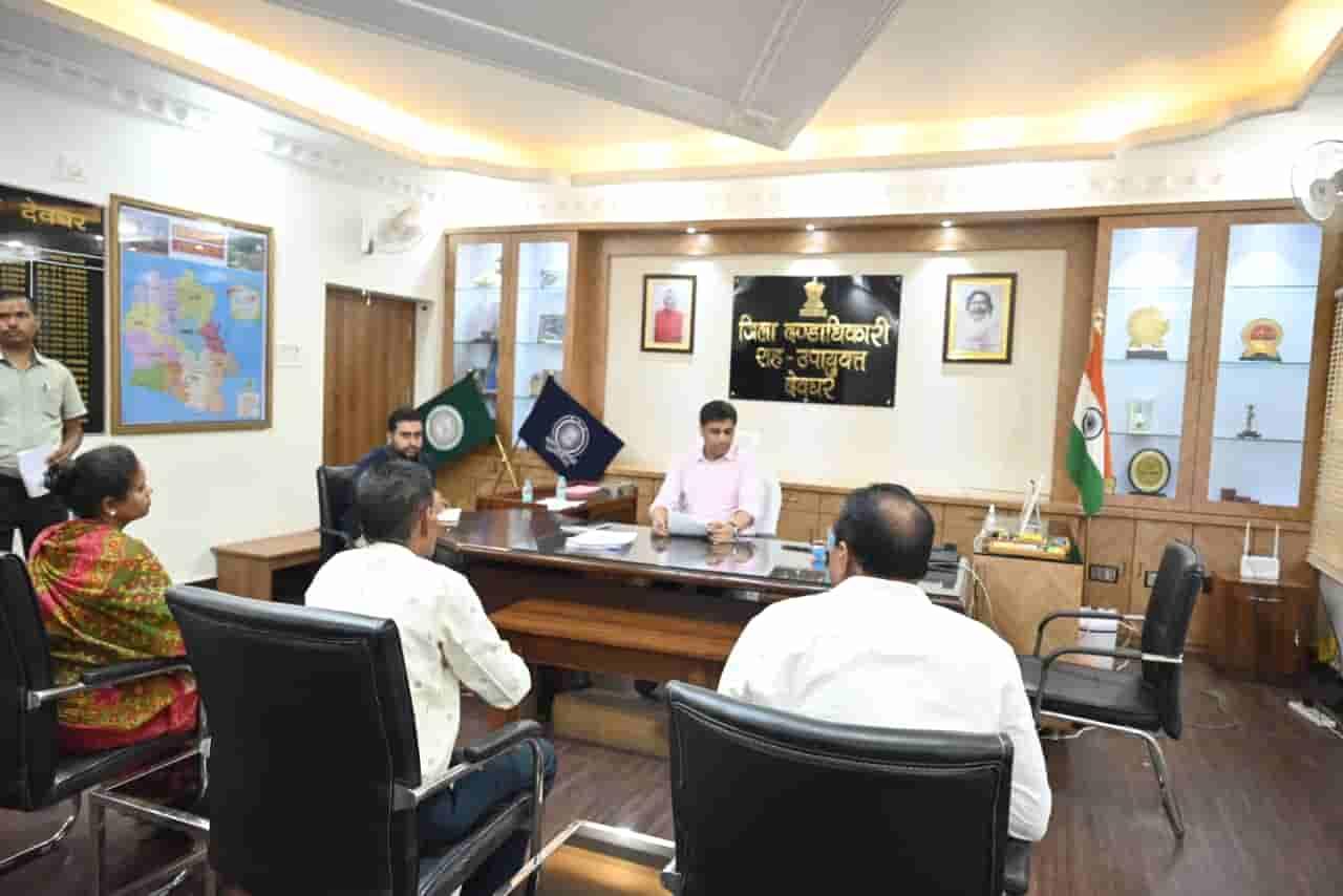 deoghar-dc-warns-of-action-against-officials-over-delayed-land-revenue-complaints