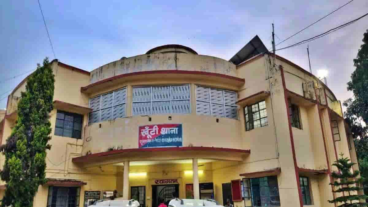 masked-attackers-enter-staff-room-stab-school-principal-in-khunti-police-scan-cctv