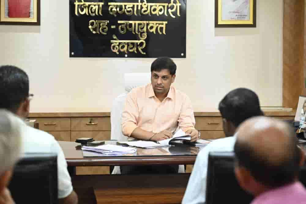 deoghar-dc-orders-officials-to-clear-public-grievances-within-a-week
