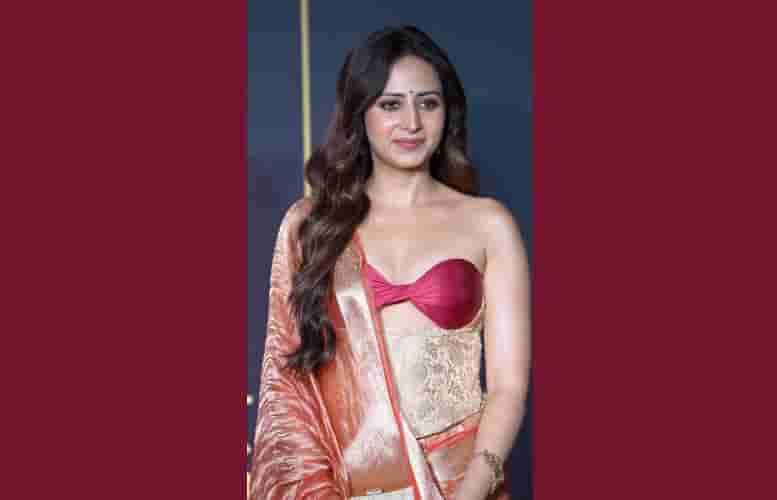 sargun-mehtas-karwa-chauth-look-gets-a-personal-touch-as-mom-takes-charge-of-styling