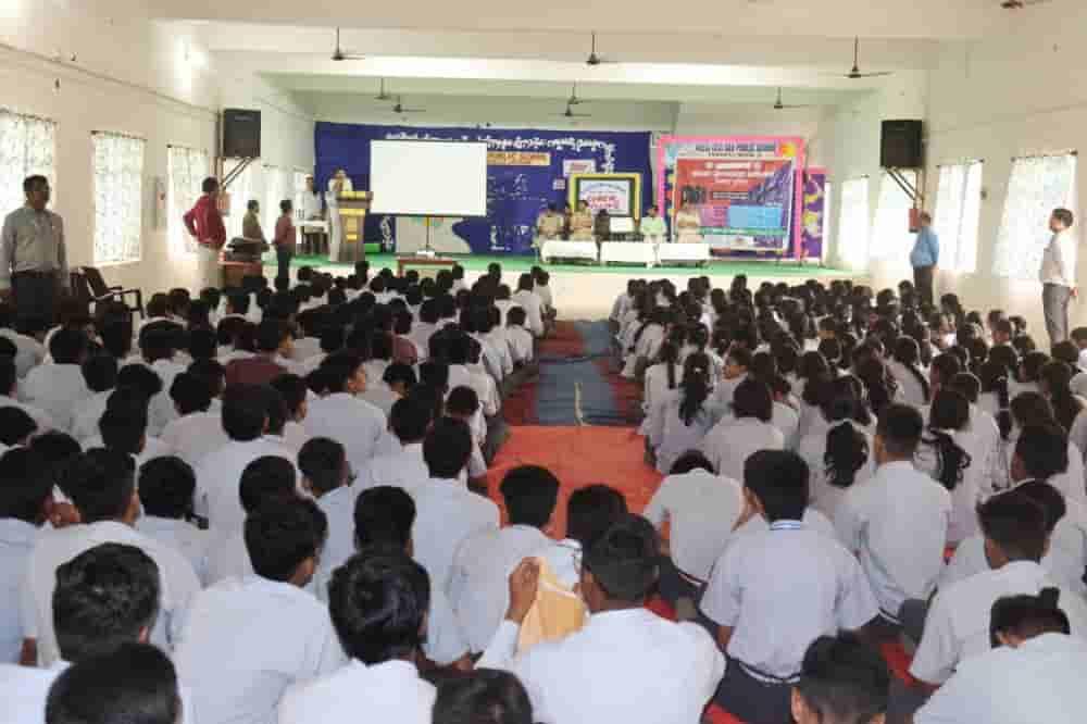 deoghar-police-educate-dav-students-on-cybercrime-online-fraud-and-child-safety