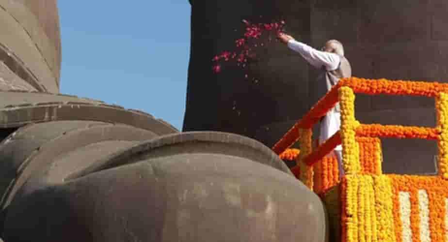pm-modi-pays-tribute-to-sardar-patel-at-statue-of-unity-on-151st-birth-anniversary