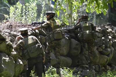 2 soldiers, terrorist killed in J&K encounter