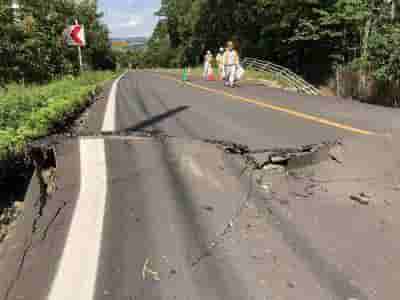Massive quake rocks Japan, tsunami warning issued