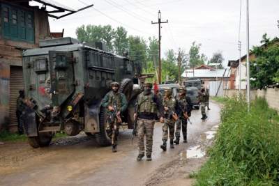 Kashmir: 2 terrorists killed in Shopian encounter
