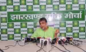 Babulal Marandi’s hand is coloured with Blood Bath – JMM