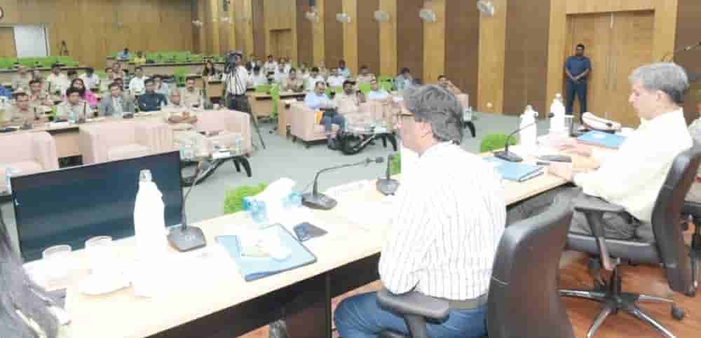 CM gives direction to police about curbing Naxal, illegal mining and smuggling of drugs in Jharkhand