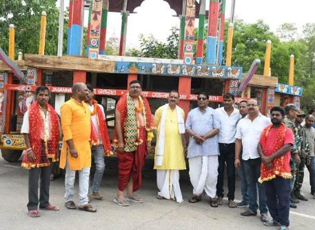 Finance Minister pays obeisance at Jagannathpur temple, reviews preparations for Rath Mela