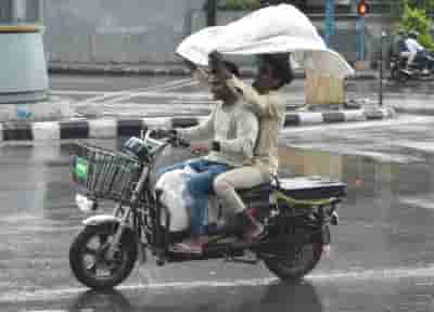 Heavy rainfall to lash K'taka for 4 days, yellow alert for B'luru, coastal regions