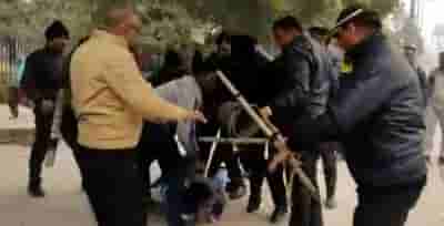 Private security guards, vendors clash near India Gate