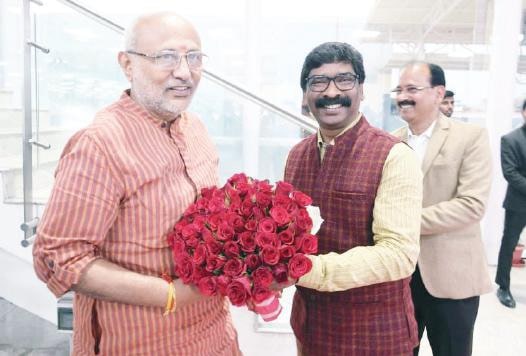 CM welcomes new Governor CP Radhakrsihnan, gives warm send off to Ramesh Bais