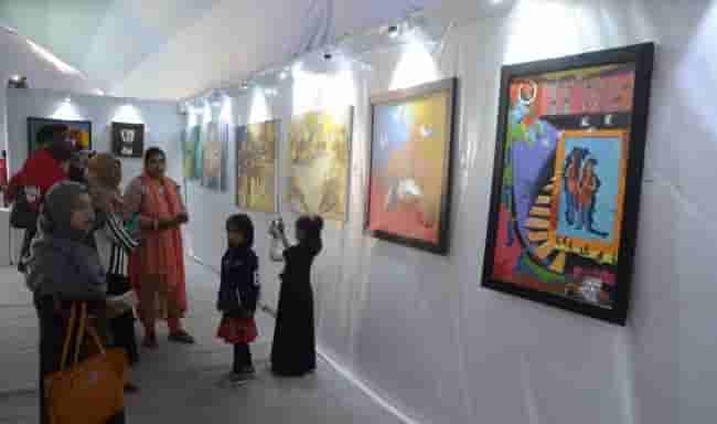 Khadi Mela concludes, Governor attends closing ceremony
