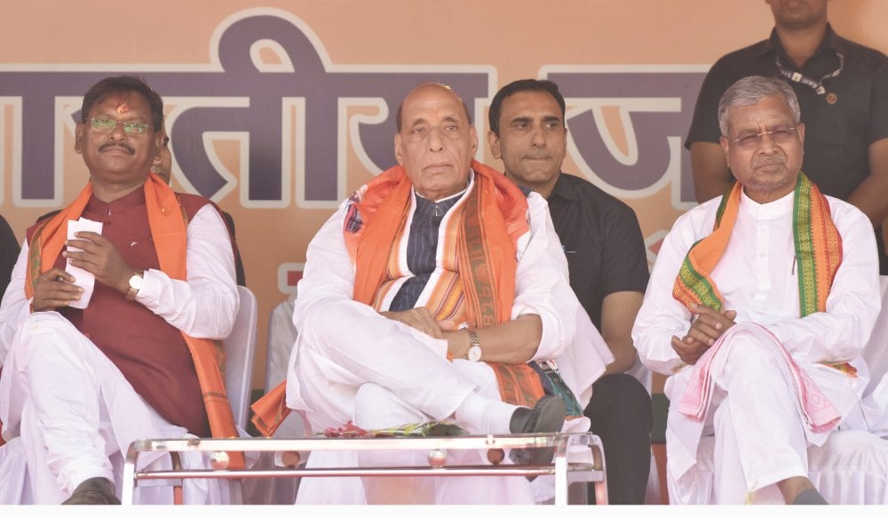 defence-minister-rajnath-singh-said-hemant-soren-is-a-government-guest-no-stain-of-corruption-on-bjp-chief-ministers