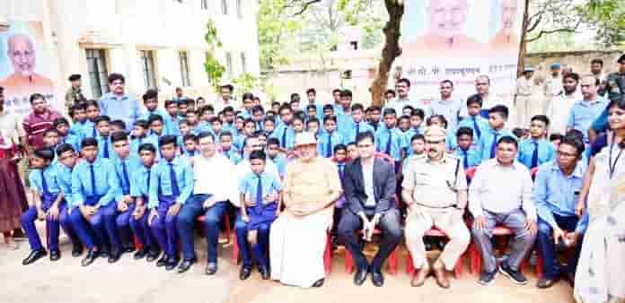 Jharkhand Governor appreciated Educational Facilities available at Government-run Schools in Saraikela Kharsawan district
