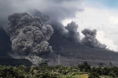 indonesia-s-ibu-volcano-erupts-ash-up-to-5-km