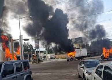 Ultras create havoc in Hazaribagh, set six vehicles on fire