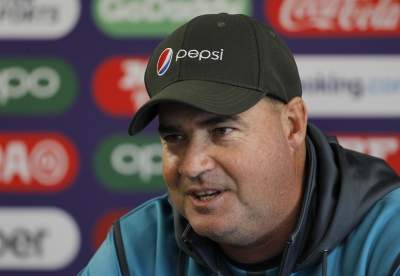 Mickey Arthur bats for five-day Tests