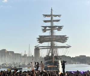 olympic-flame-lands-at-marseille-old-port-amid-fiery-atmosphere